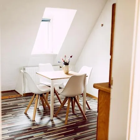 Gemuetliche Dachgeschosswohnung In Alter Dorfschule 公寓 *